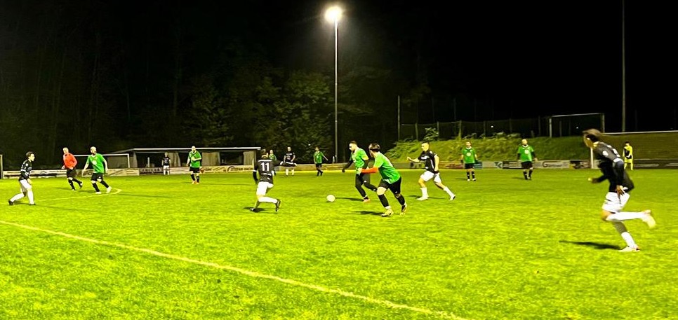 Union Fussball Ball Dribbling Heidelberg Rasenplatz