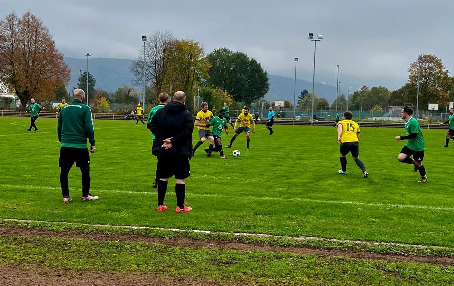 Zweikampf, Fussball, Fußball, Union, Rasen, Grün, Gelb, Schwarz