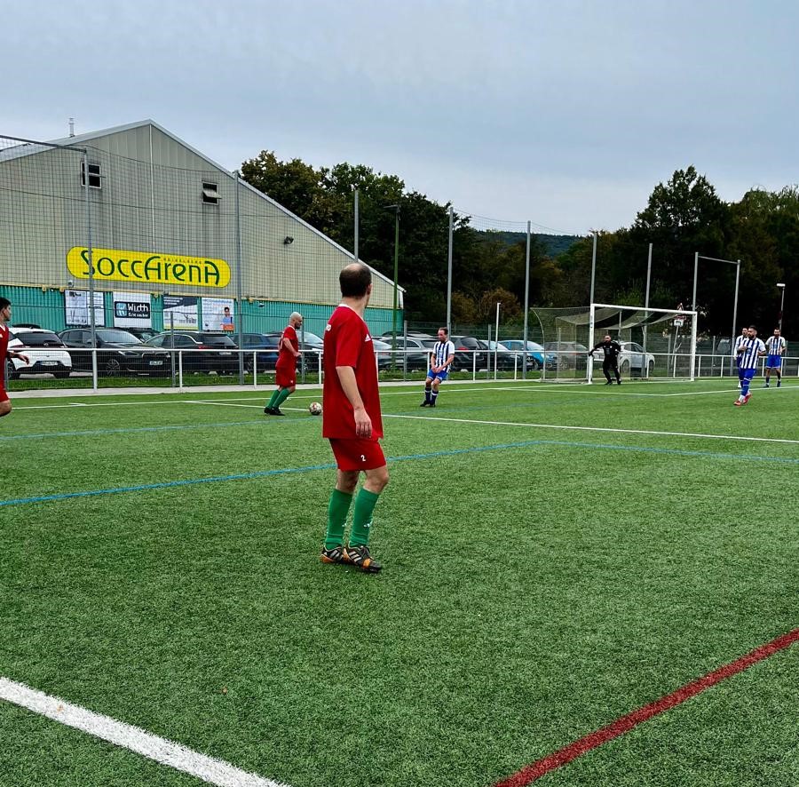 Fussball Fußball Heidelberg Rote Trikots Kunstrasen Union