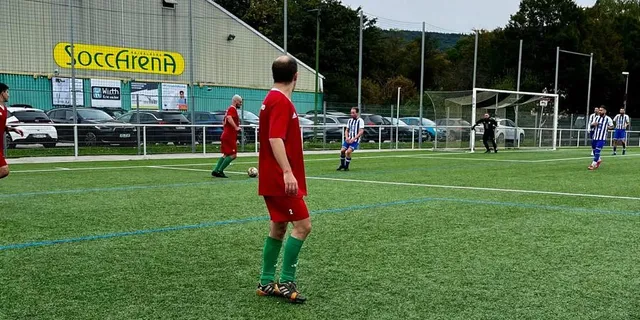 Fussball Fußball Heidelberg Rote Trikots Kunstrasen Union