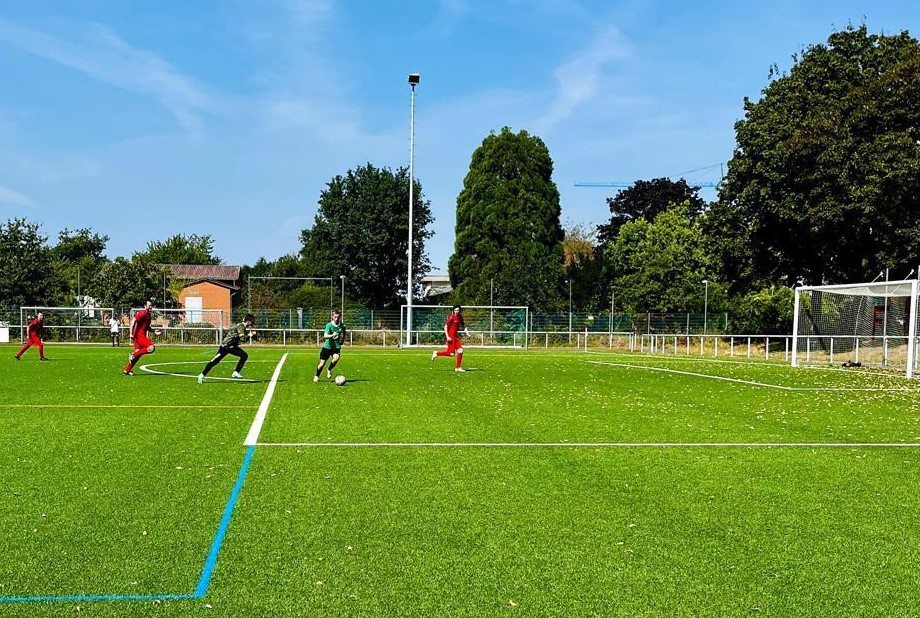Heidelberg Fussball Fußball FG Union frei vor dem Tor