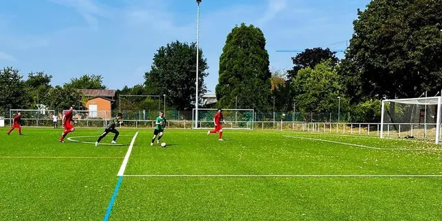 Heidelberg Fussball Fußball FG Union frei vor dem Tor